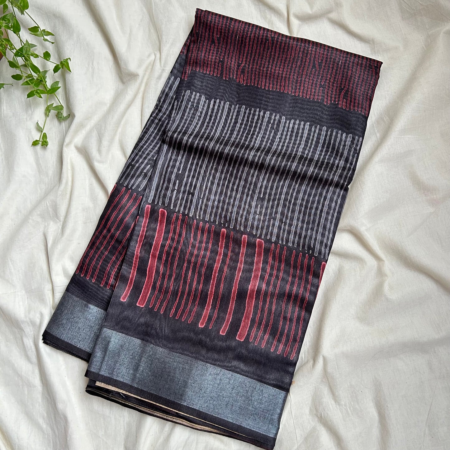 Semi Linen Black Saree www.vayatistudio.com.