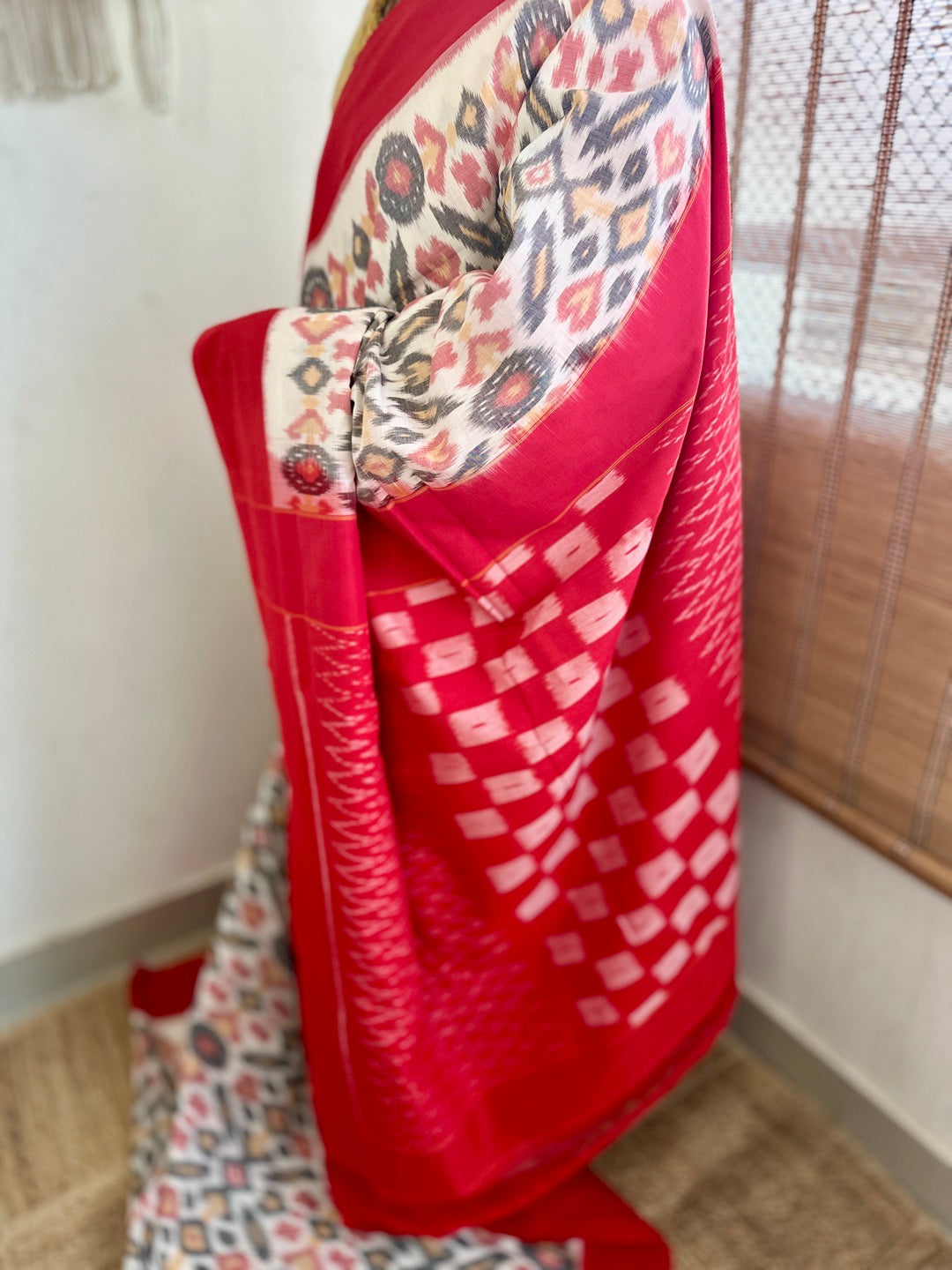 Ikkat WRed Handloom Saree