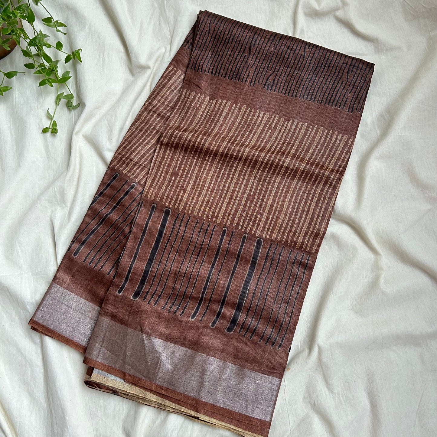 Semi Linen Brown Saree www.vayatistudio.com.