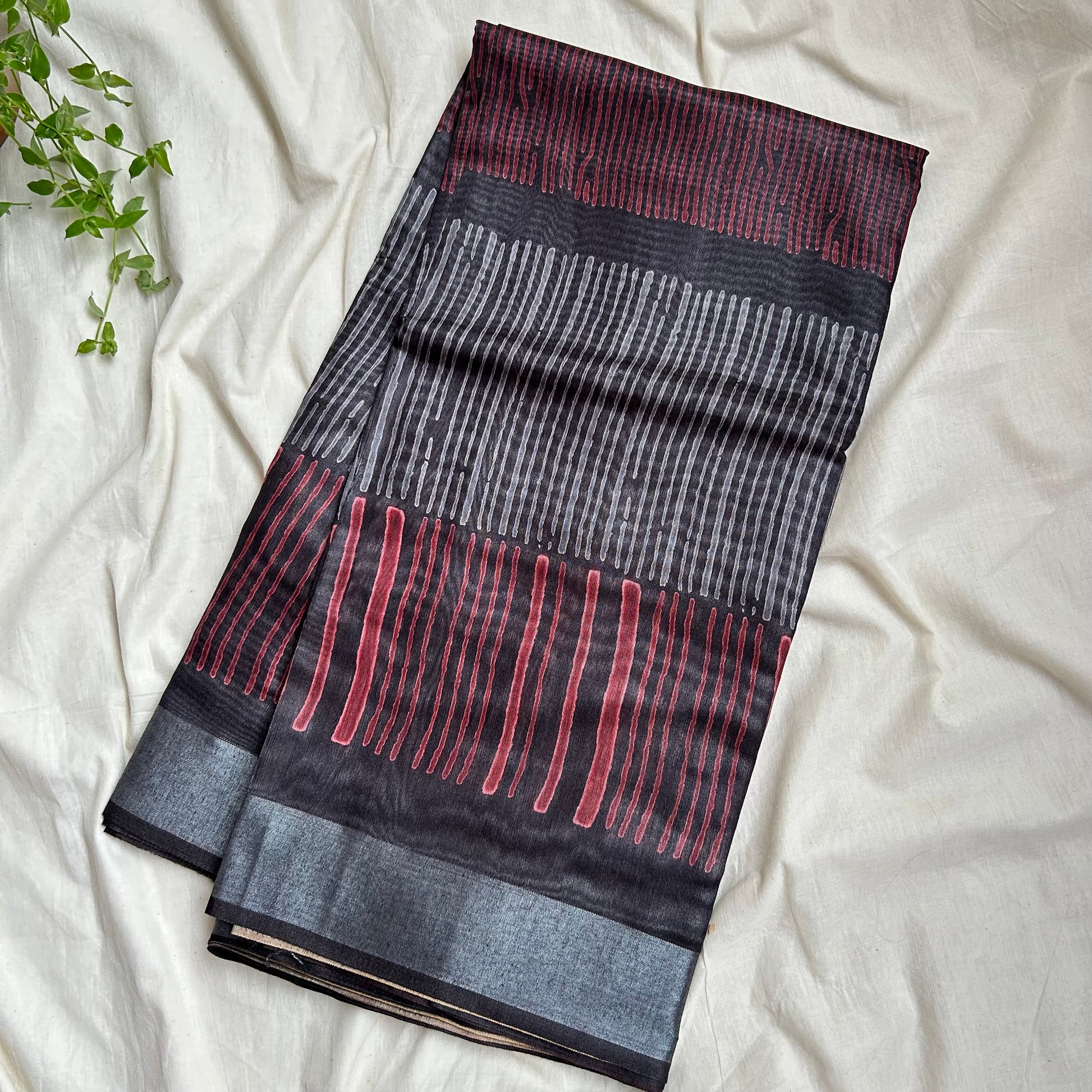 Semi Linen Black Saree www.vayatistudio.com.