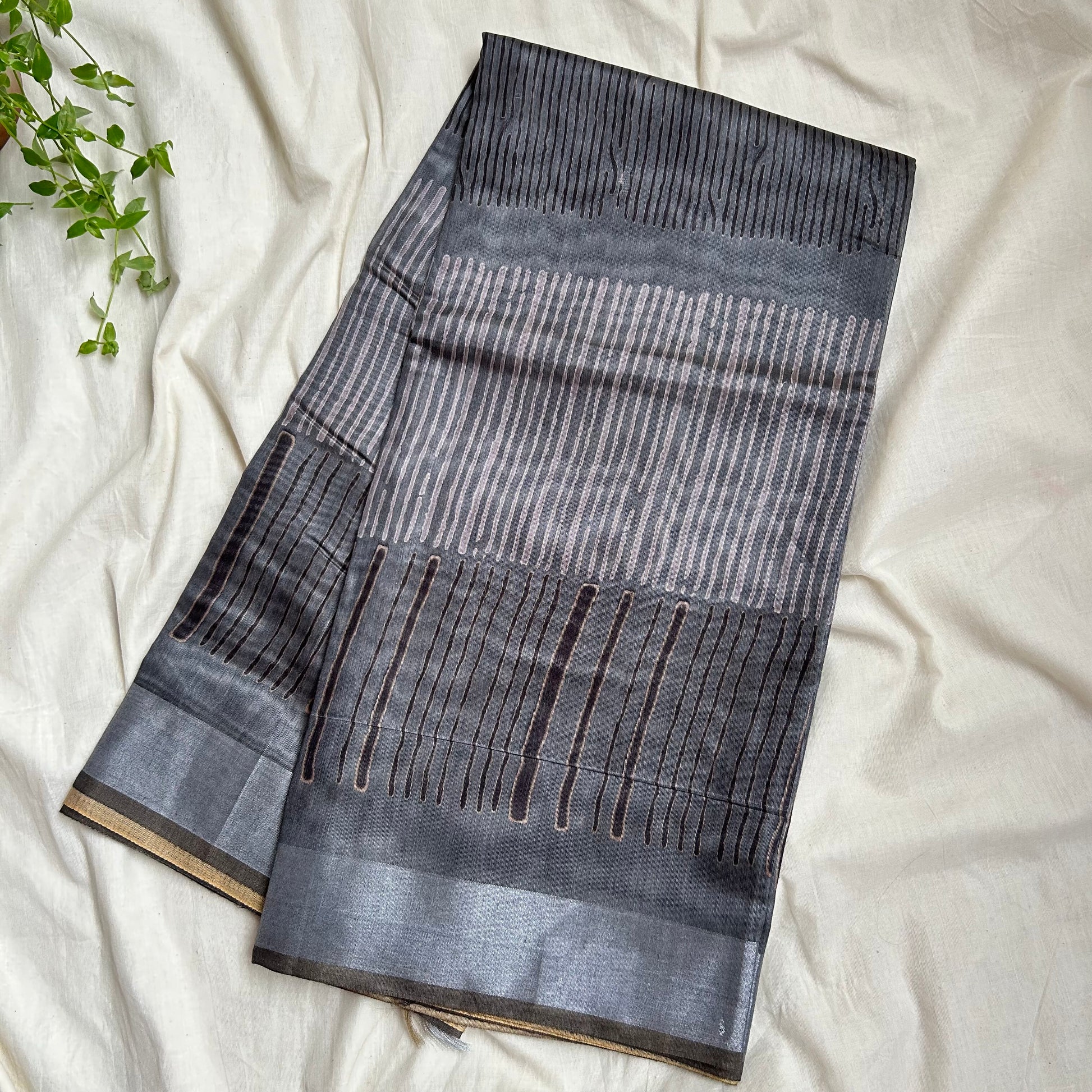 Semi Linen Grey Saree www.vayatistudio.com.